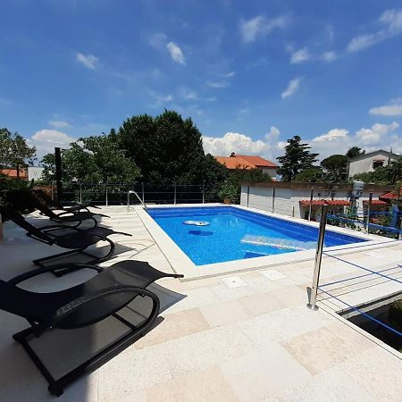 Apartment Hana With A Private Pool Malinska Esterno foto