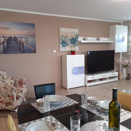 Apartment Hana With A Private Pool Malinska Esterno foto