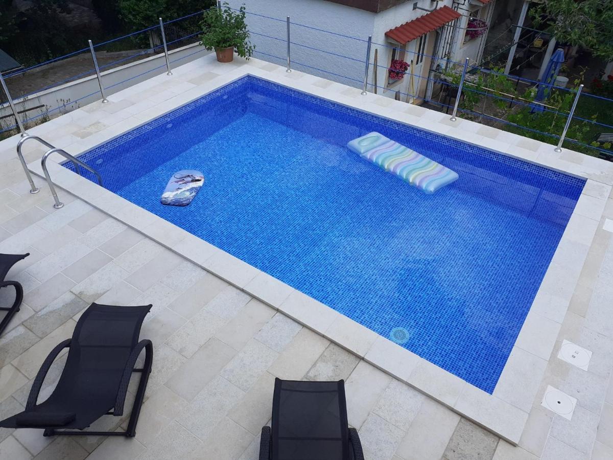 Apartment Hana With A Private Pool Malinska Esterno foto