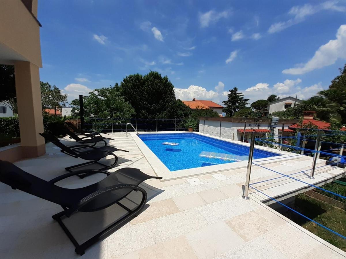Apartment Hana With A Private Pool Malinska Esterno foto