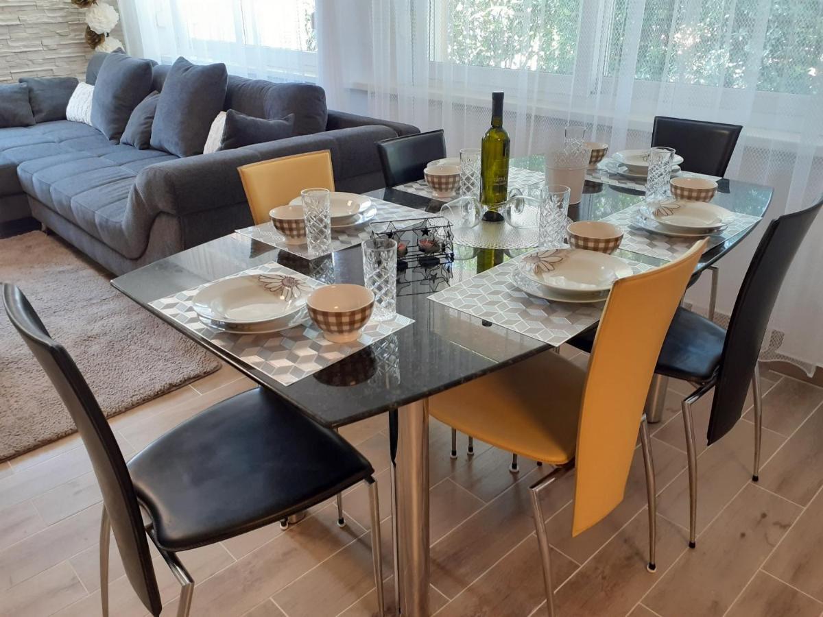 Apartment Hana With A Private Pool Malinska Esterno foto
