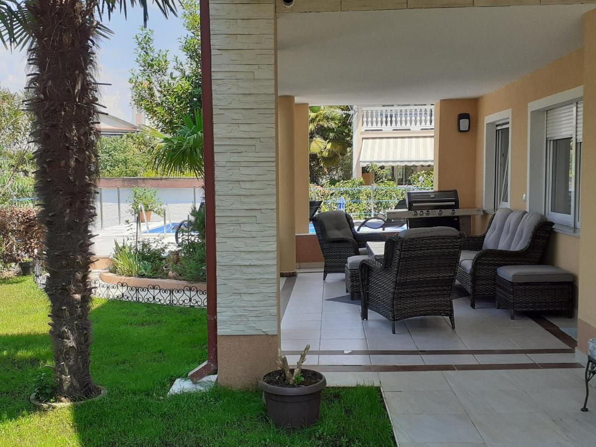 Apartment Hana With A Private Pool Malinska Esterno foto
