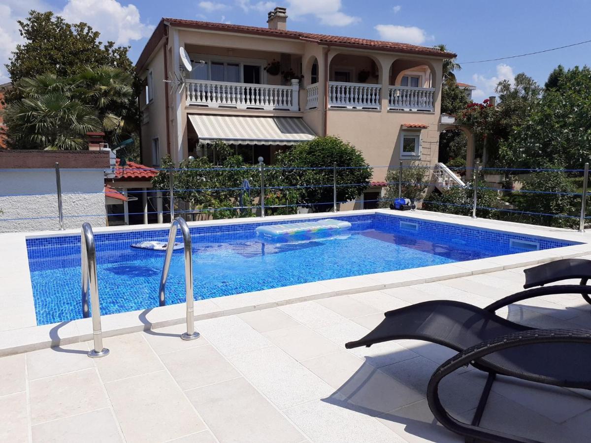 Apartment Hana With A Private Pool Malinska Esterno foto