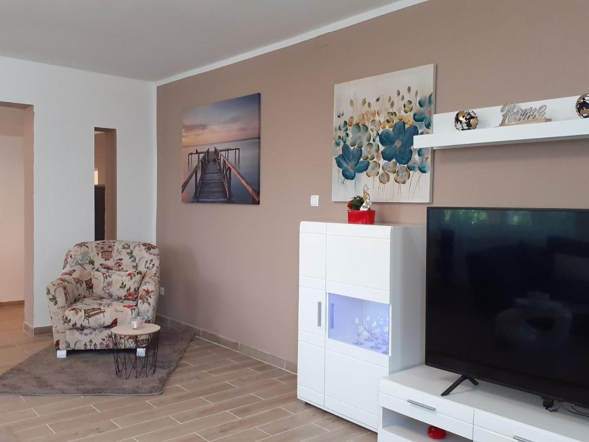 Apartment Hana With A Private Pool Malinska Esterno foto