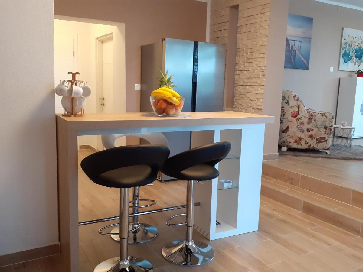Apartment Hana With A Private Pool Malinska Esterno foto