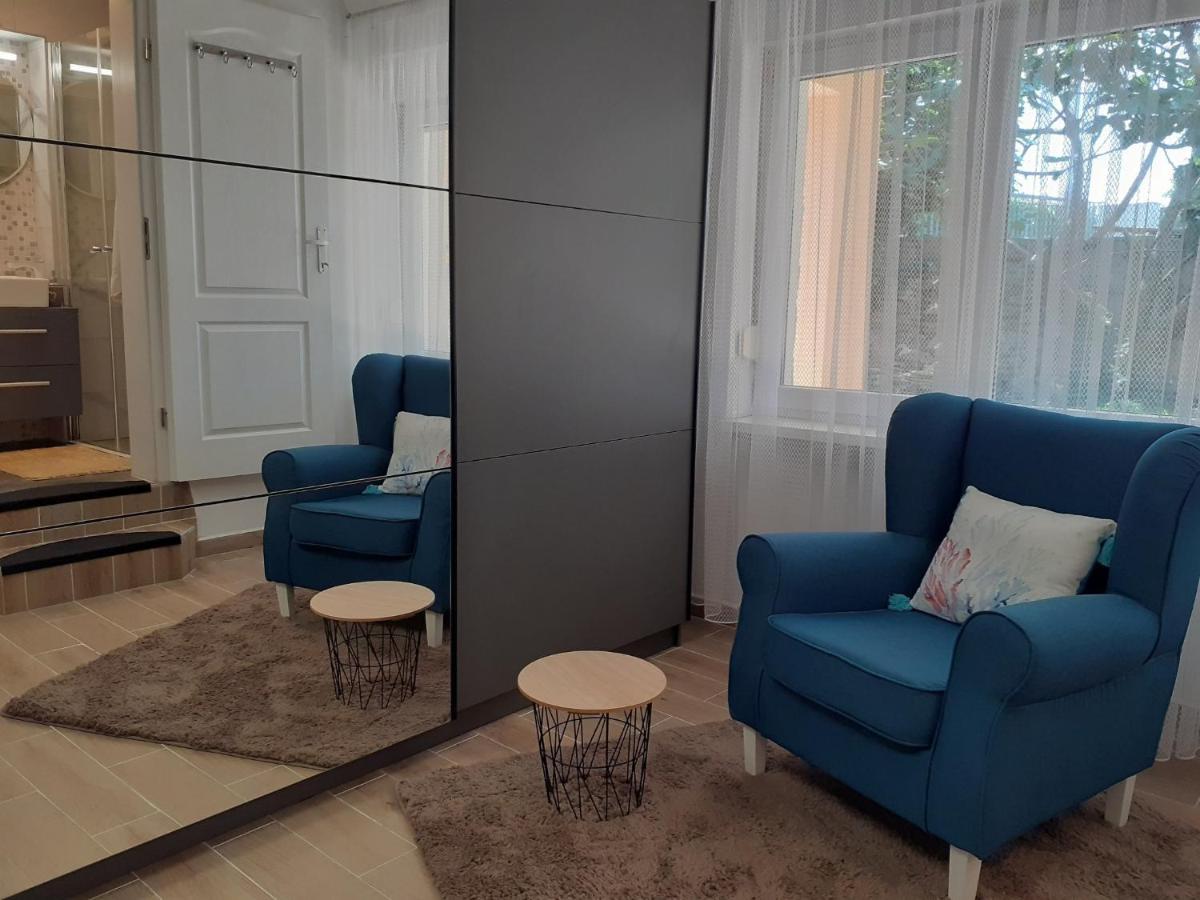 Apartment Hana With A Private Pool Malinska Esterno foto