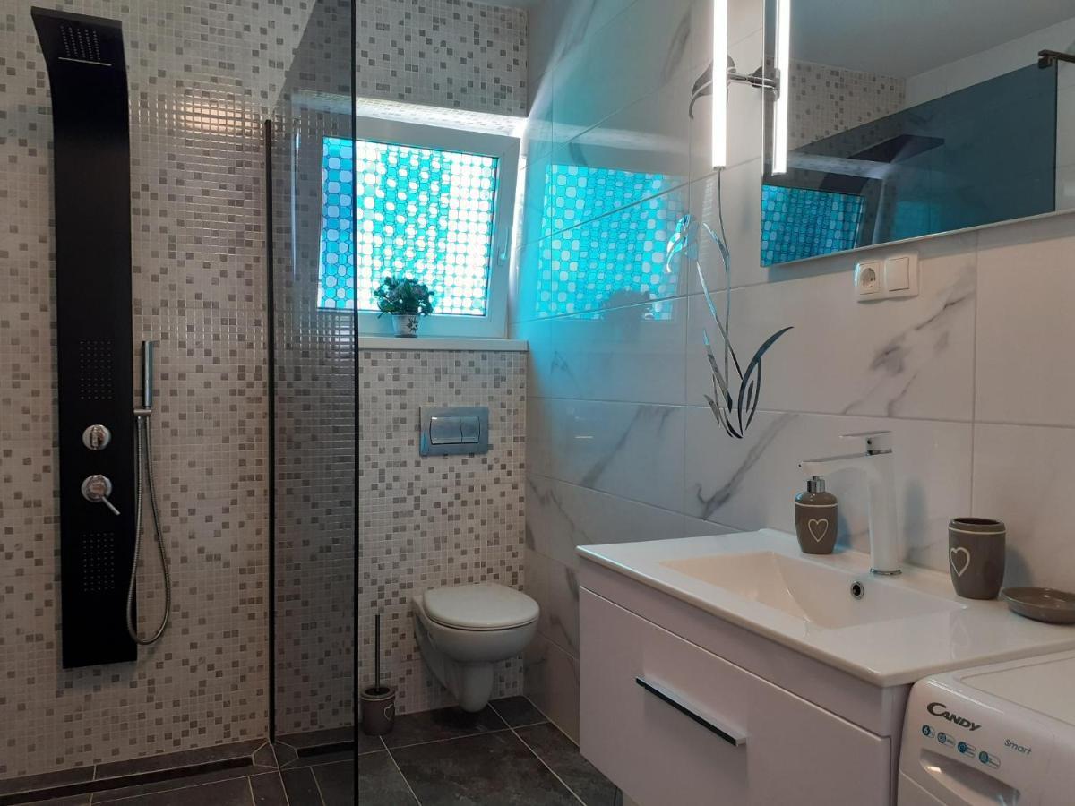 Apartment Hana With A Private Pool Malinska Esterno foto